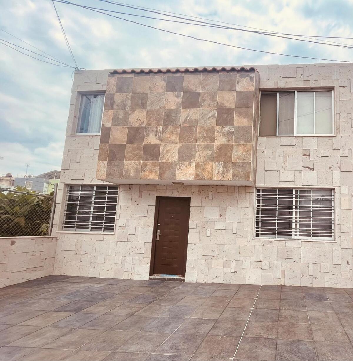 Updated Modern In Location Apartamento